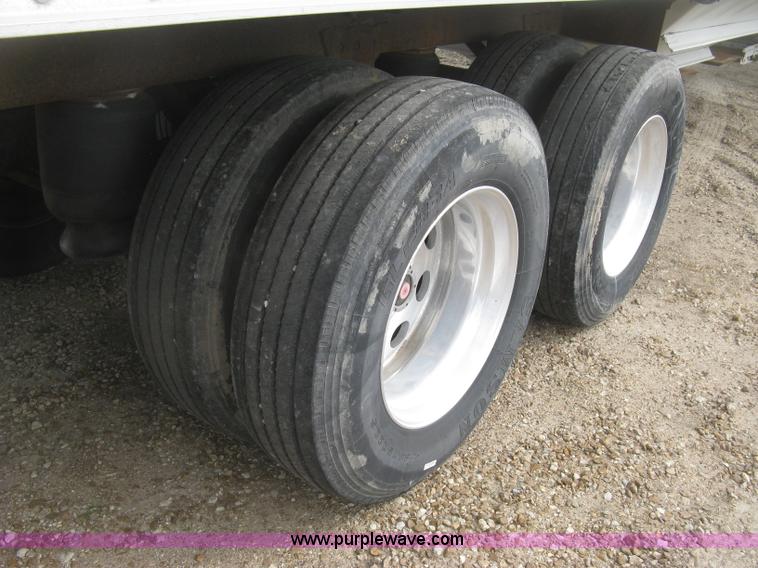 image for item J2834 2005 Wilson DWH-500 Pace Setter double hopper bottom grain trailer