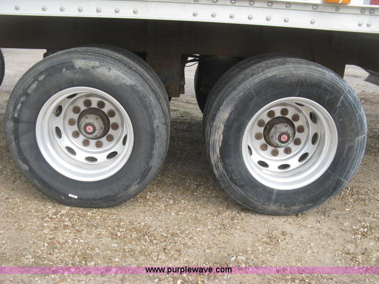 image for item J2834 2005 Wilson DWH-500 Pace Setter double hopper bottom grain trailer