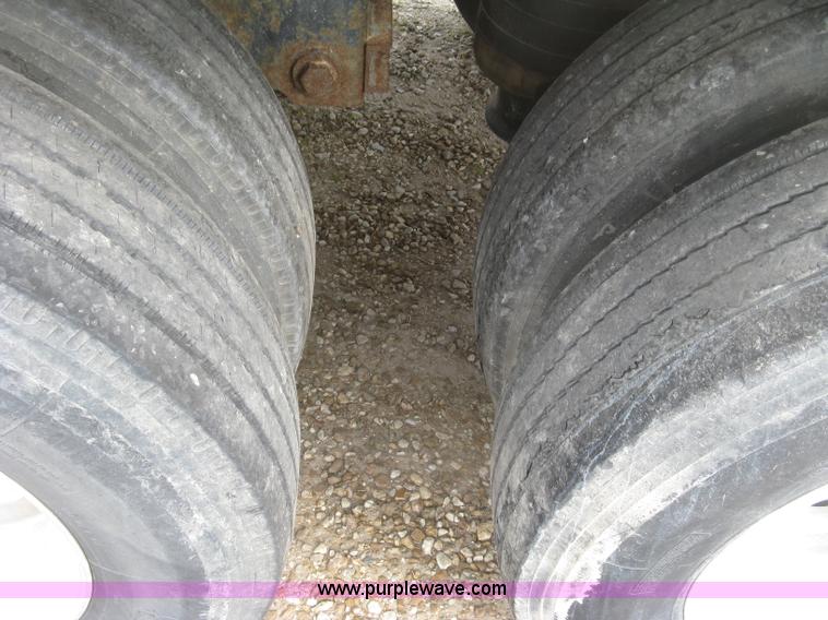 image for item J2834 2005 Wilson DWH-500 Pace Setter double hopper bottom grain trailer