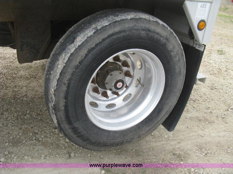 image for item J2834 2005 Wilson DWH-500 Pace Setter double hopper bottom grain trailer