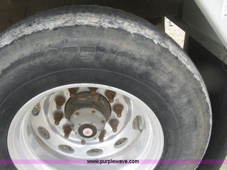 image for item J2834 2005 Wilson DWH-500 Pace Setter double hopper bottom grain trailer