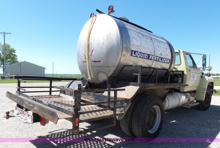 image for item J4973 1990 Ford F600 liquid fertilizer truck