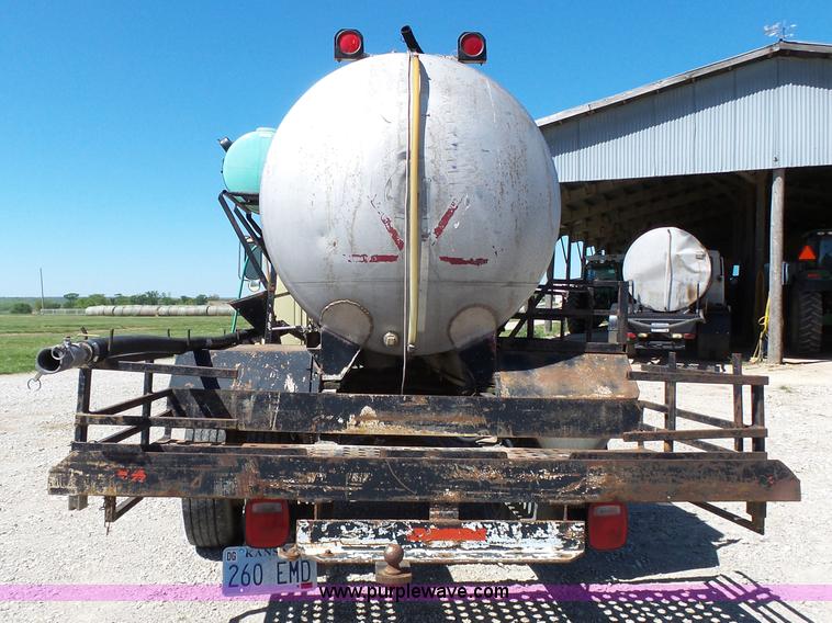 image for item J4973 1990 Ford F600 liquid fertilizer truck