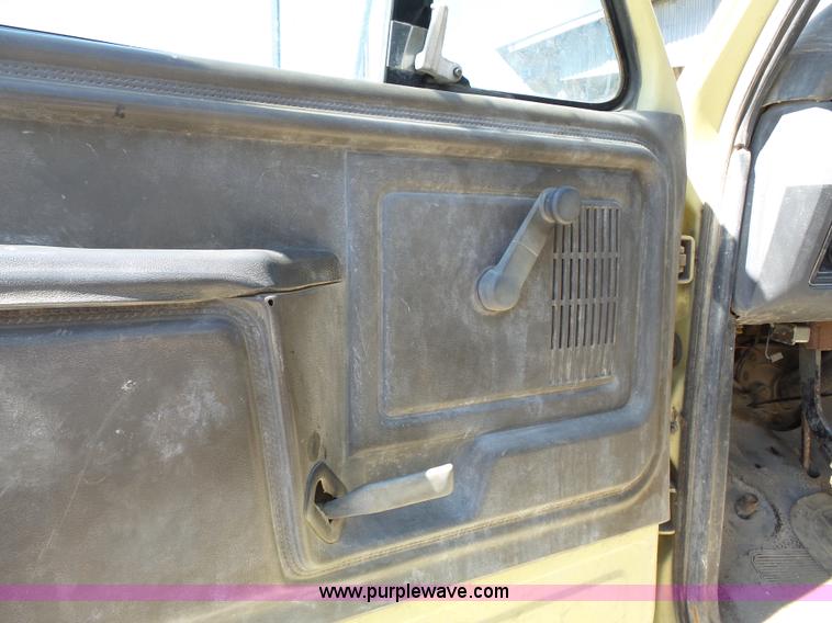 image for item J4973 1990 Ford F600 liquid fertilizer truck