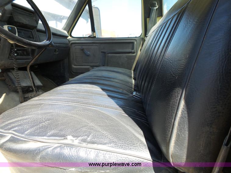 image for item J4973 1990 Ford F600 liquid fertilizer truck