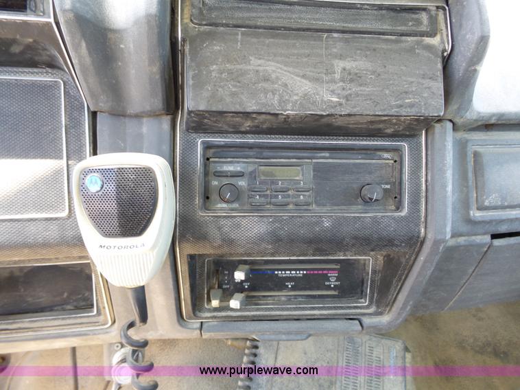 image for item J4973 1990 Ford F600 liquid fertilizer truck