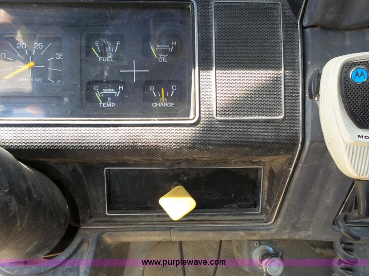 image for item J4973 1990 Ford F600 liquid fertilizer truck