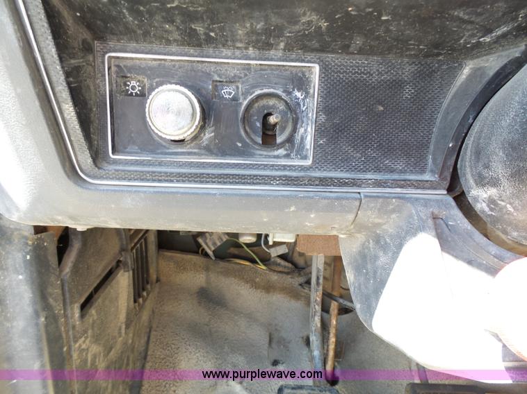 image for item J4973 1990 Ford F600 liquid fertilizer truck