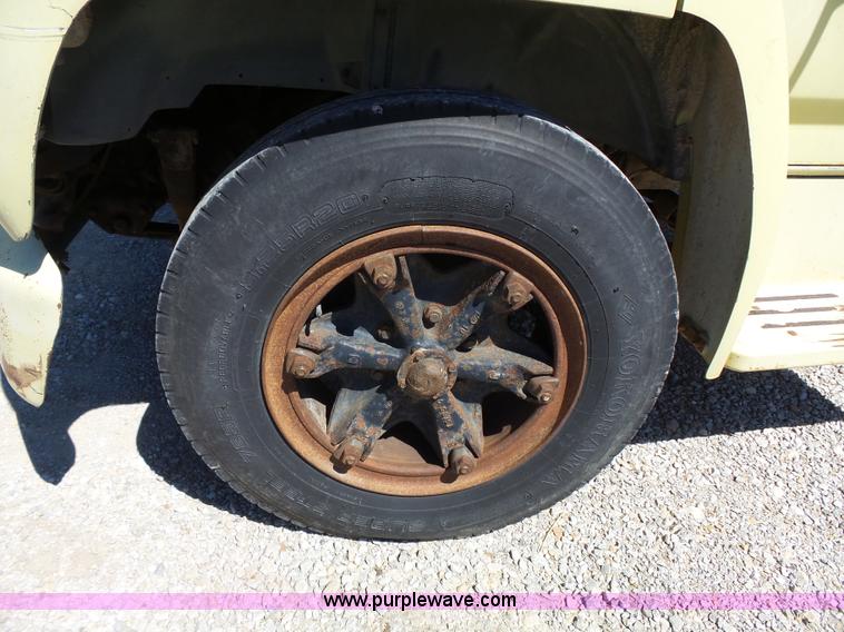 image for item J4973 1990 Ford F600 liquid fertilizer truck