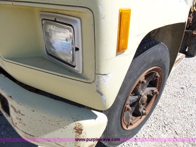image for item J4973 1990 Ford F600 liquid fertilizer truck