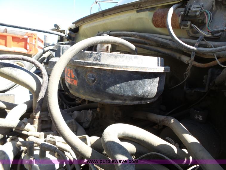 image for item J4973 1990 Ford F600 liquid fertilizer truck