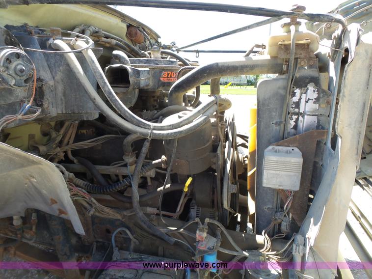 image for item J4973 1990 Ford F600 liquid fertilizer truck