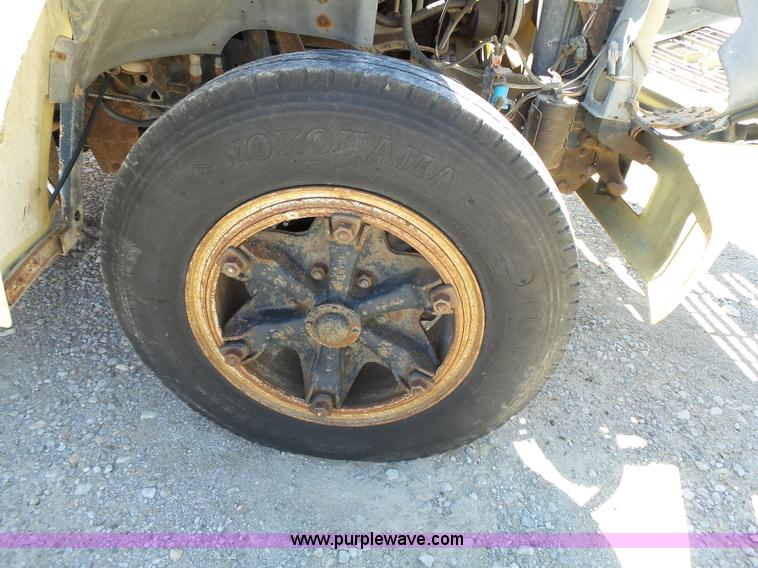 image for item J4973 1990 Ford F600 liquid fertilizer truck