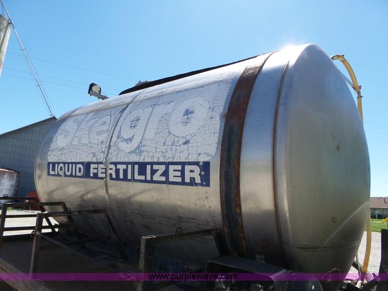 image for item J4973 1990 Ford F600 liquid fertilizer truck