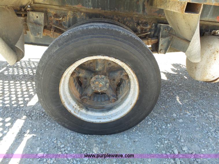 image for item J4973 1990 Ford F600 liquid fertilizer truck