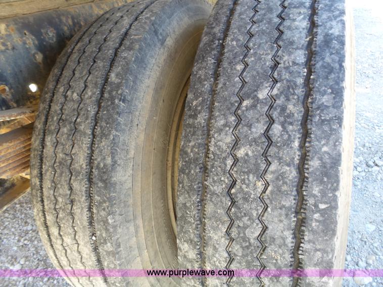 image for item J4973 1990 Ford F600 liquid fertilizer truck