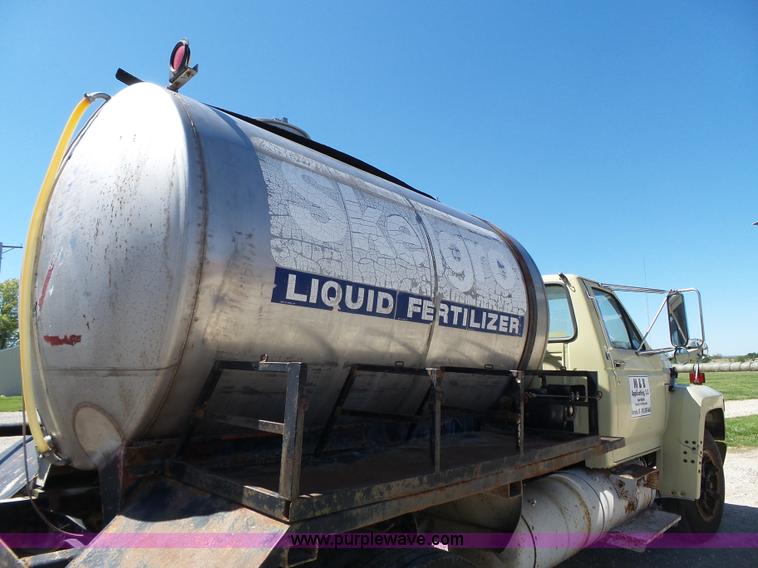 image for item J4973 1990 Ford F600 liquid fertilizer truck