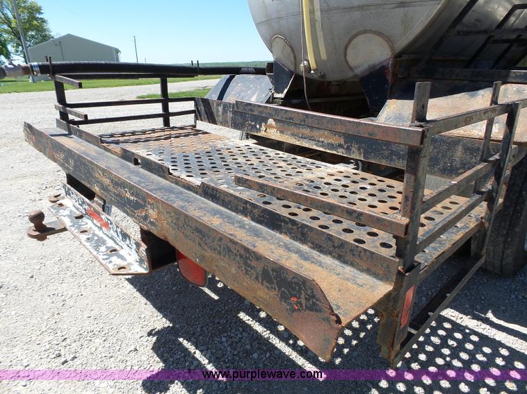 image for item J4973 1990 Ford F600 liquid fertilizer truck