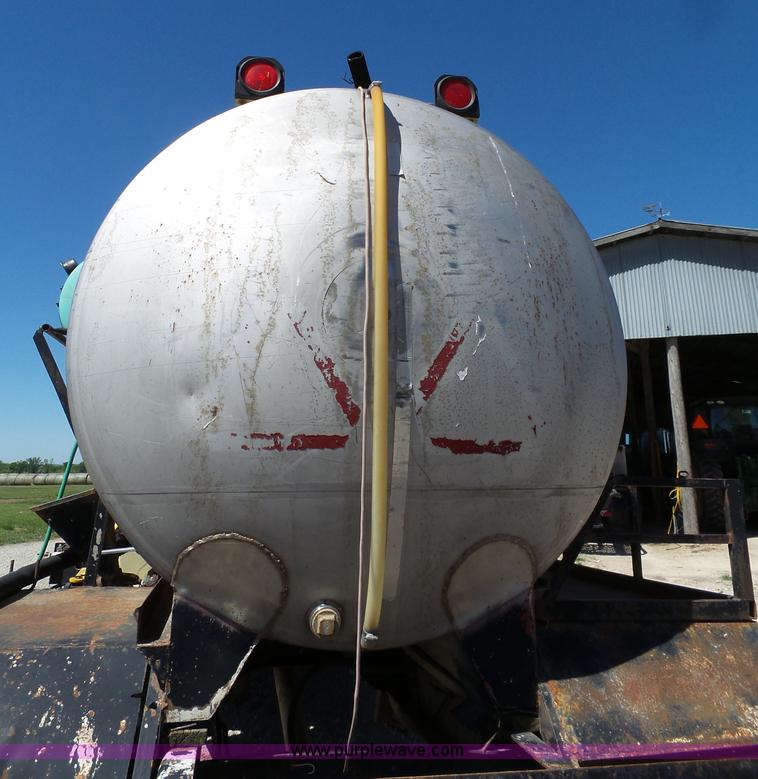 image for item J4973 1990 Ford F600 liquid fertilizer truck