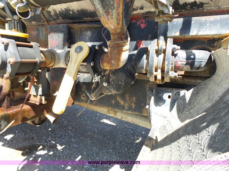 image for item J4973 1990 Ford F600 liquid fertilizer truck