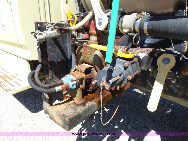 image for item J4973 1990 Ford F600 liquid fertilizer truck