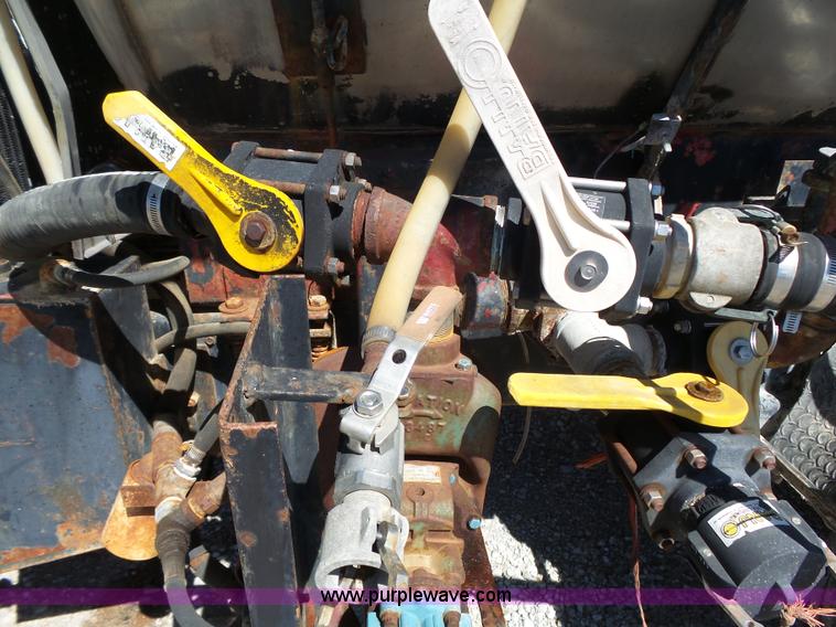 image for item J4973 1990 Ford F600 liquid fertilizer truck