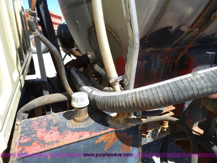 image for item J4973 1990 Ford F600 liquid fertilizer truck