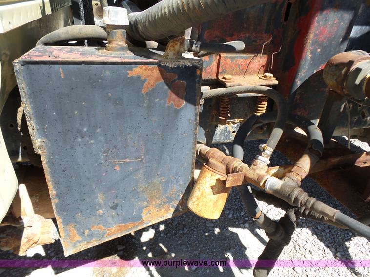 image for item J4973 1990 Ford F600 liquid fertilizer truck