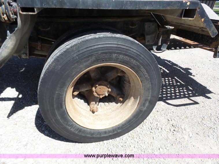 image for item J4973 1990 Ford F600 liquid fertilizer truck