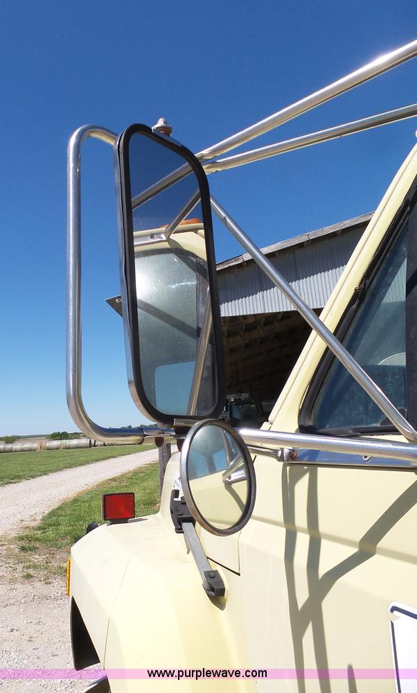 image for item J4973 1990 Ford F600 liquid fertilizer truck