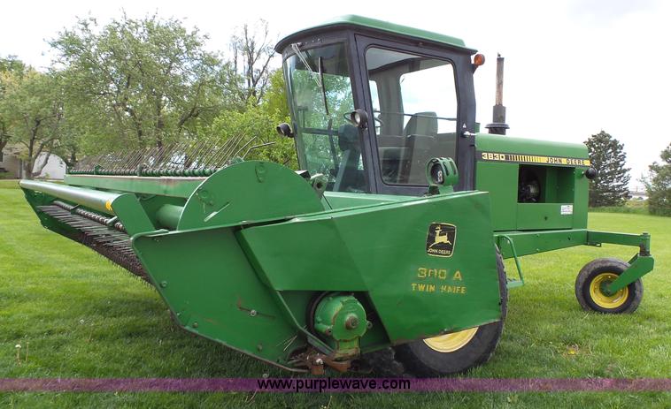 image for item J4977 1993 John Deere 3830 self-propelled windrower