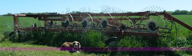 AGCO 3986 wheel rake in Beloit, KS | Item J8937 sold | Purple Wave