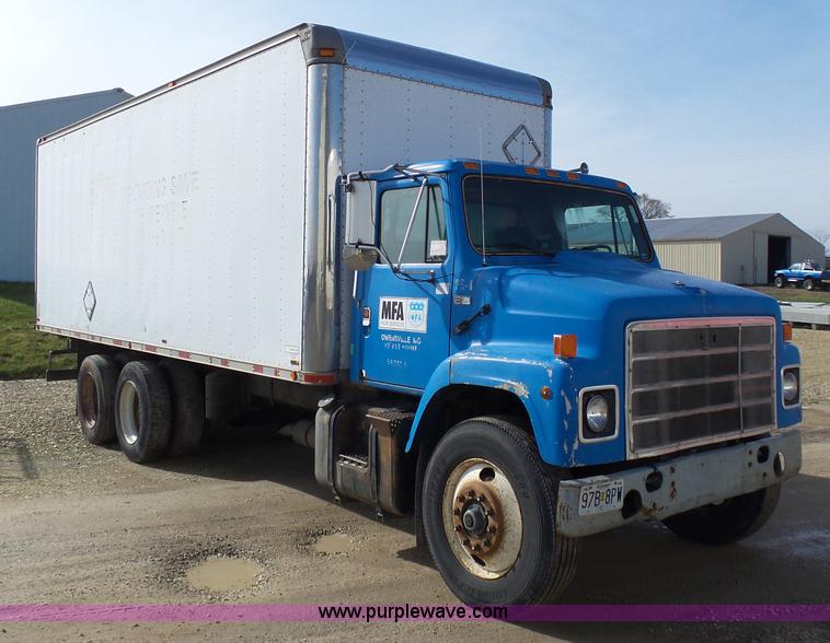 image for item K1308 1986 International F2375 box truck