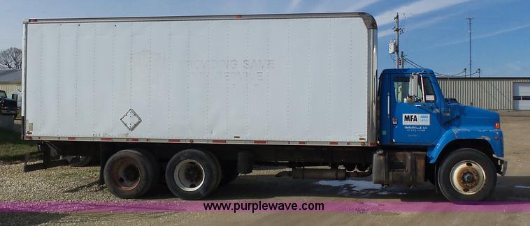 image for item K1308 1986 International F2375 box truck