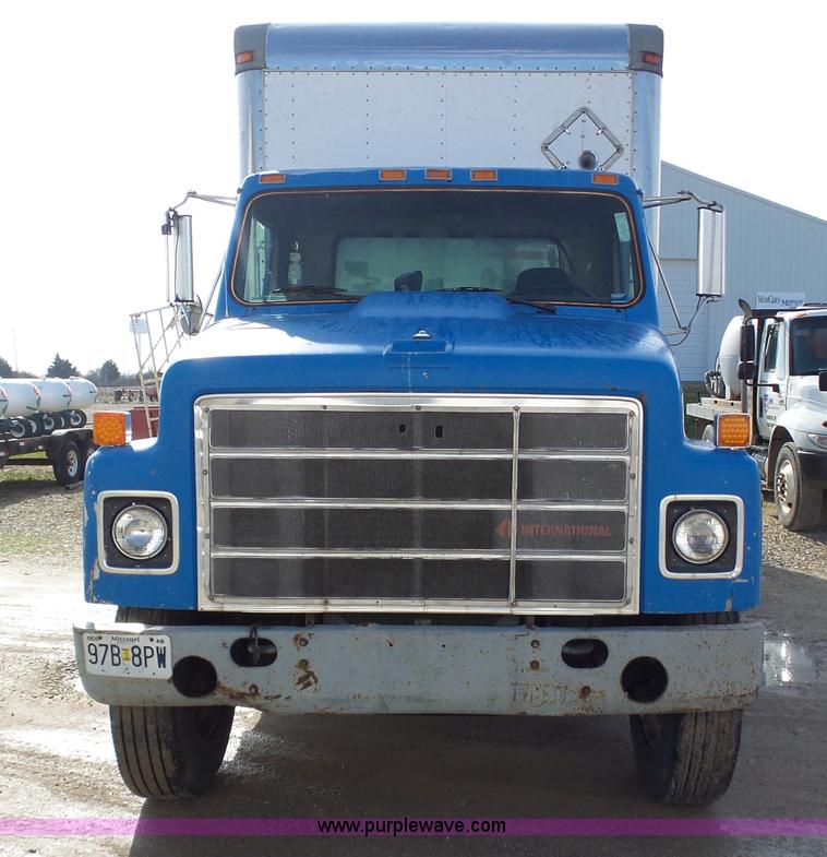 image for item K1308 1986 International F2375 box truck