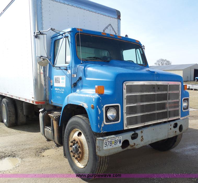 image for item K1308 1986 International F2375 box truck
