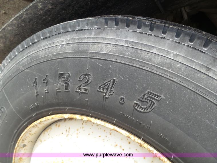 image for item K1308 1986 International F2375 box truck