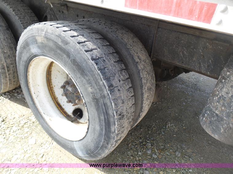 image for item K1308 1986 International F2375 box truck