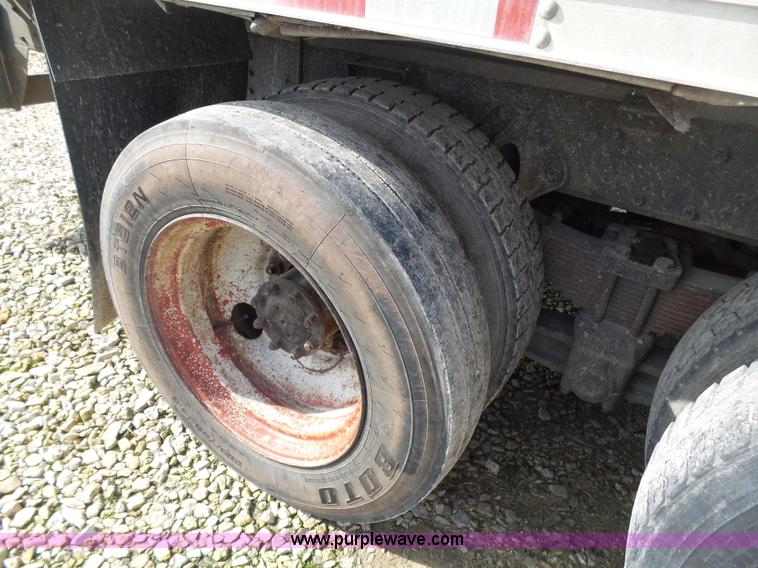 image for item K1308 1986 International F2375 box truck