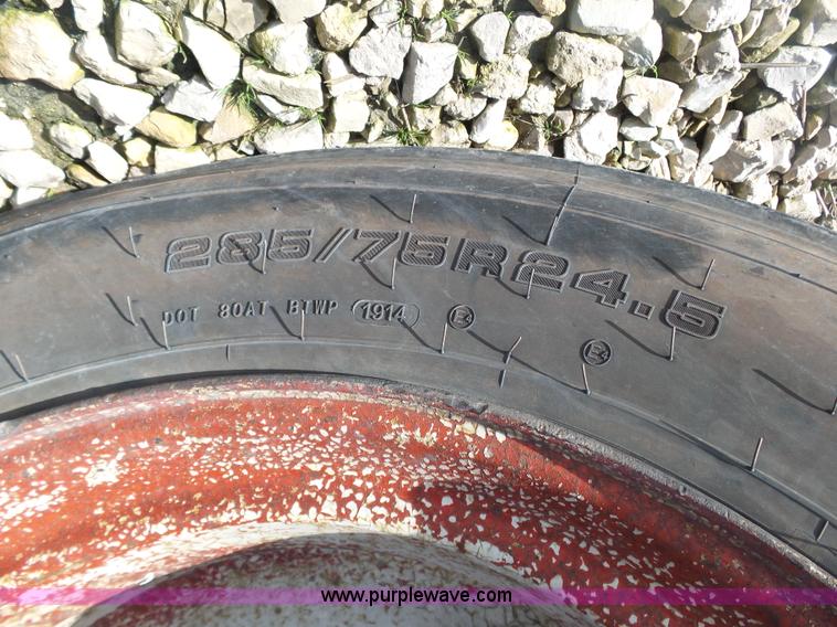 image for item K1308 1986 International F2375 box truck