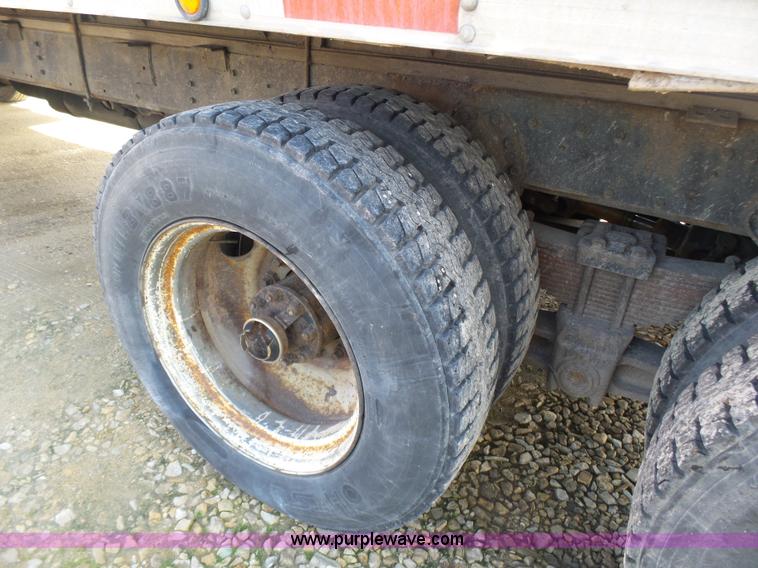 image for item K1308 1986 International F2375 box truck