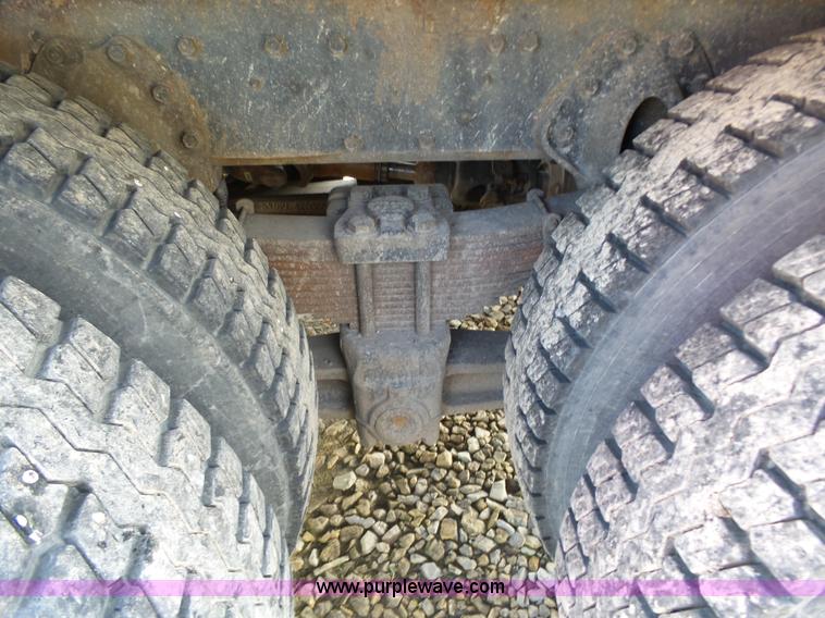 image for item K1308 1986 International F2375 box truck