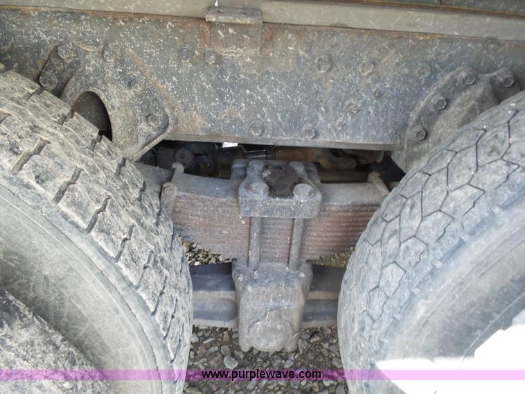 image for item K1308 1986 International F2375 box truck