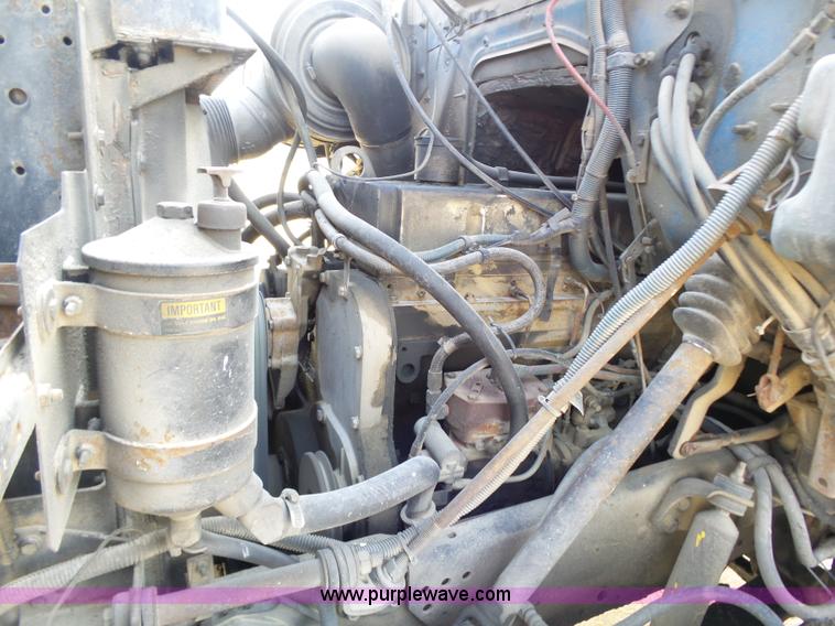 image for item K1308 1986 International F2375 box truck