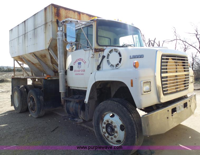 image for item K1309 1996 Ford LN8000 tender truck