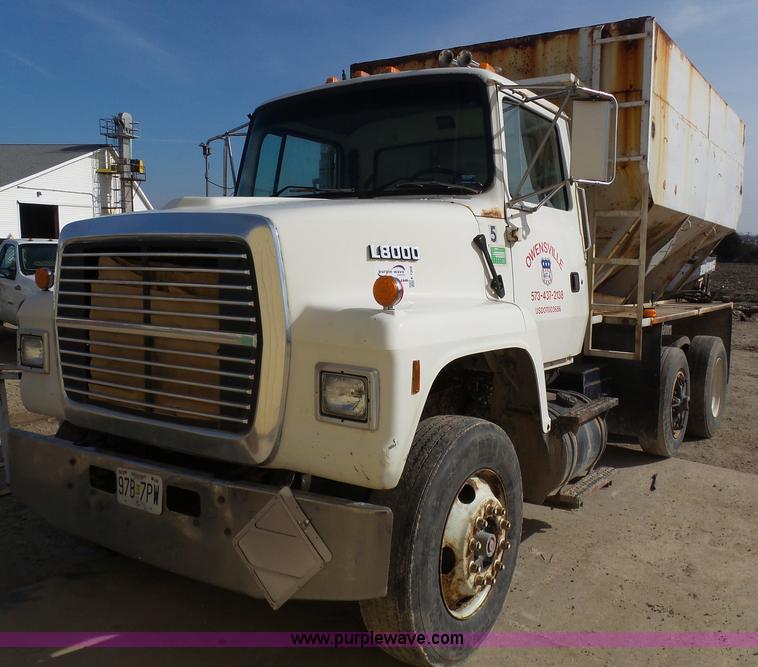 image for item K1309 1996 Ford LN8000 tender truck