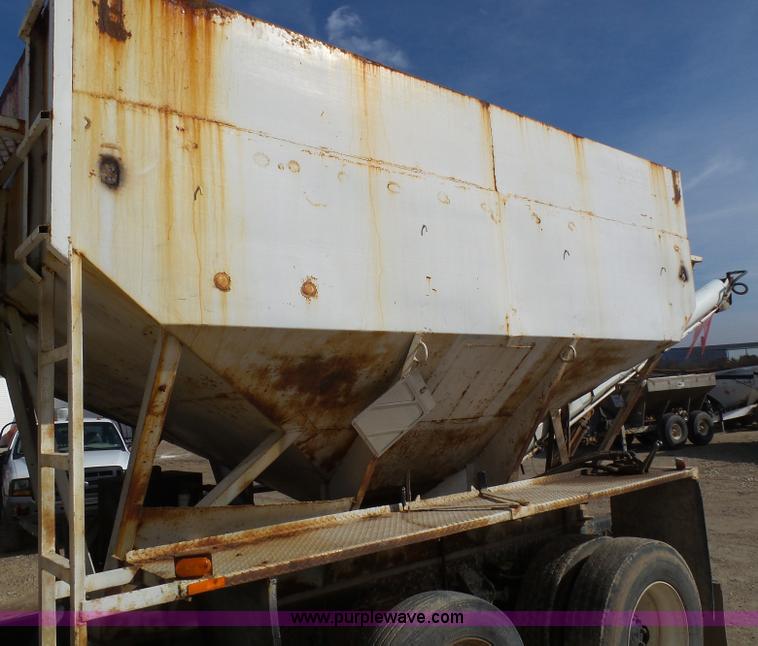 image for item K1309 1996 Ford LN8000 tender truck