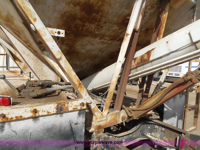 image for item K1309 1996 Ford LN8000 tender truck