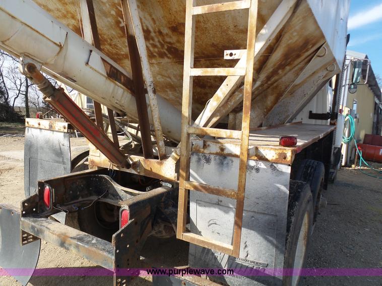 image for item K1309 1996 Ford LN8000 tender truck