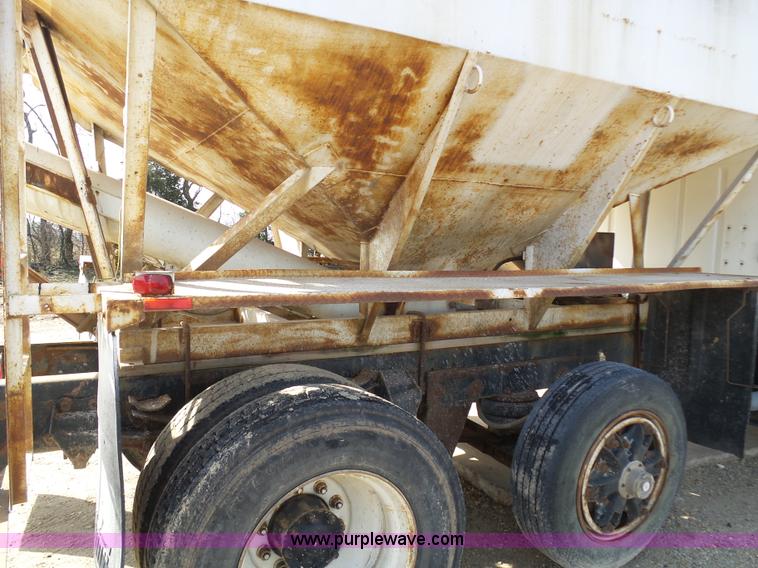 image for item K1309 1996 Ford LN8000 tender truck